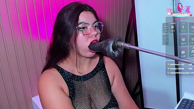 klhoe_boobs webcam