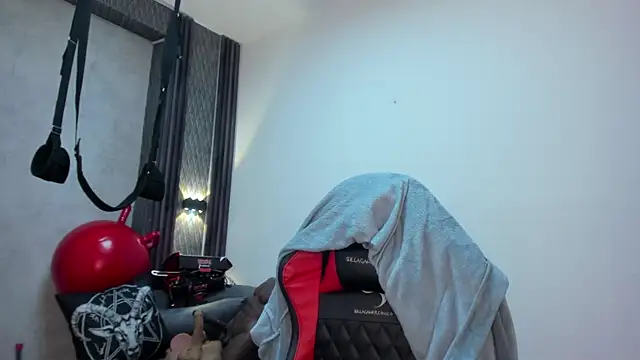 selene_red_ webcam