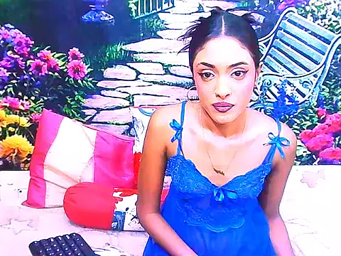 IndianPretty14u2Luv webcam