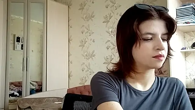 LowkeyIndigo webcam