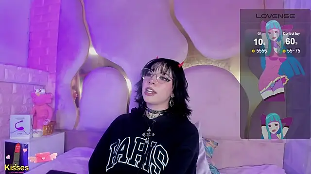 NaniiSisy webcam