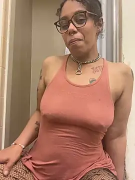 Desirae_Luciano