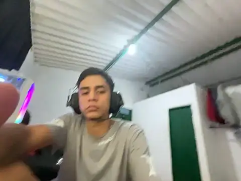 Max_TheHorseDick webcam