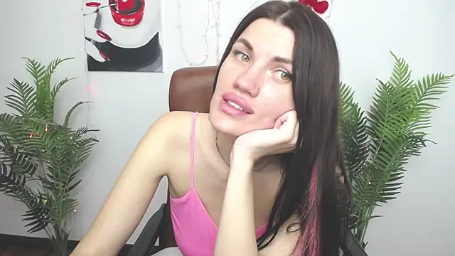 MilaLoona webcam