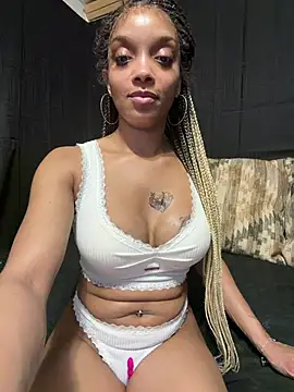 Webcam Model (Rakiyahcharms)  is live.Free join now!