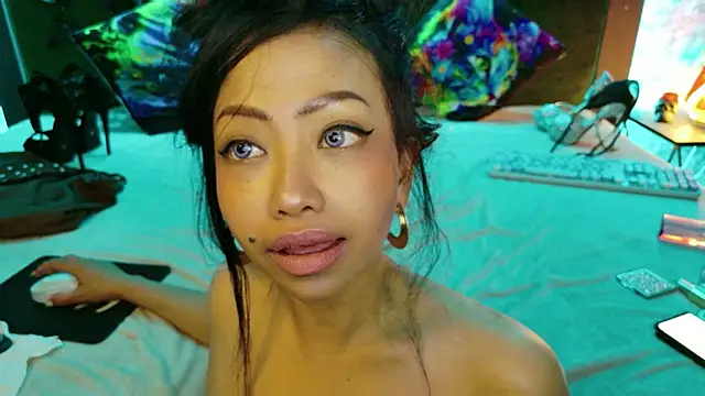ElyaQuinn webcam