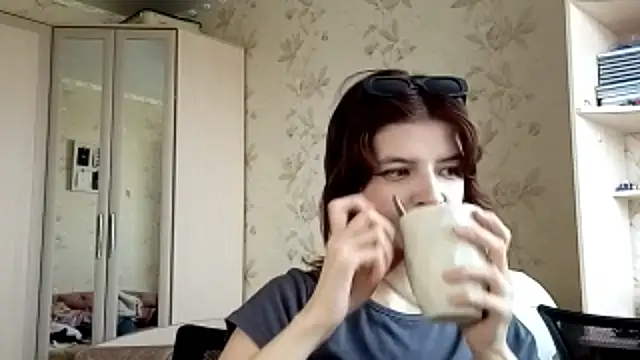LowkeyIndigo webcam