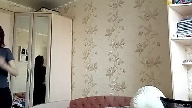 LowkeyIndigo webcam