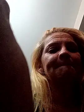 Goldenndoll webcam
