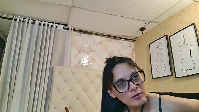 QueenSallyDesire webcam