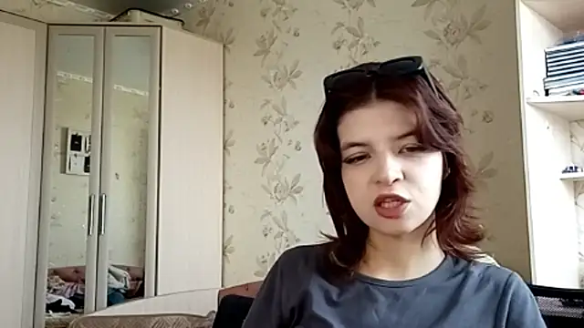 LowkeyIndigo webcam
