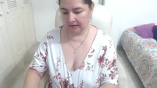 leonela_69 webcam