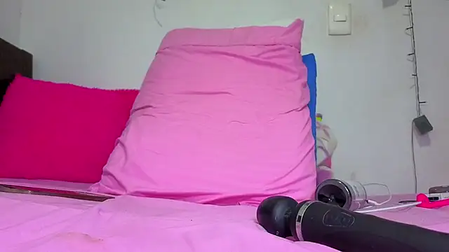 Aleesha_17 webcam