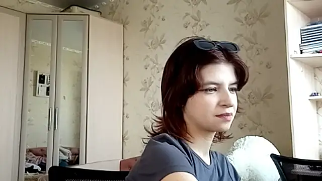 LowkeyIndigo webcam