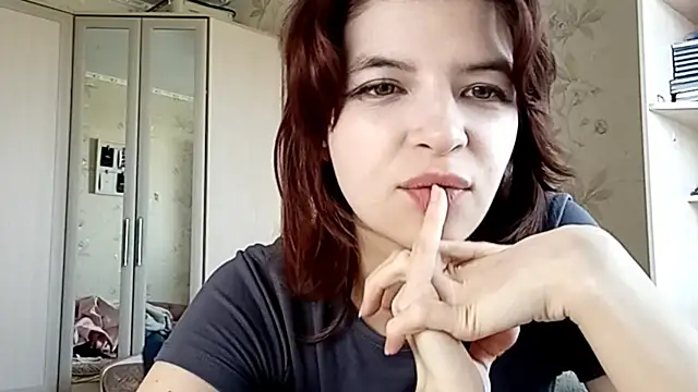 LowkeyIndigo webcam