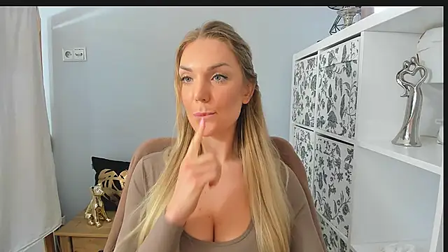 AulloraHoney webcam