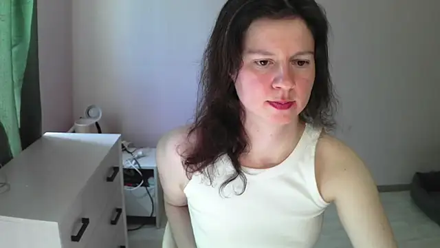 senxual_tease (F young) - Show biceps + eye contact
