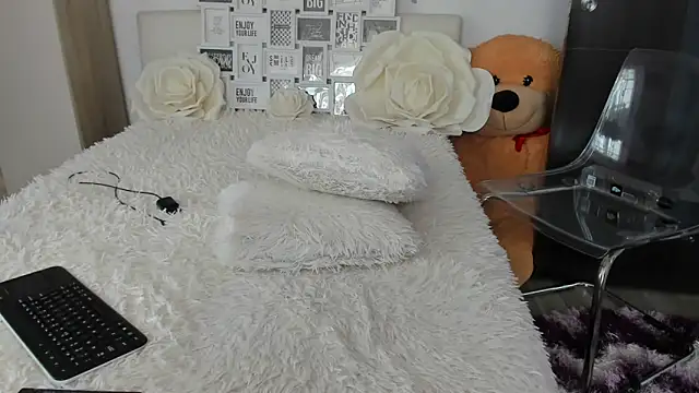 sweetemy4u (F milf) - make this pussy happy whit a big squirt