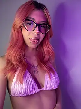 Webcam Model (Valen-Foxx1)  is live.Free join now!