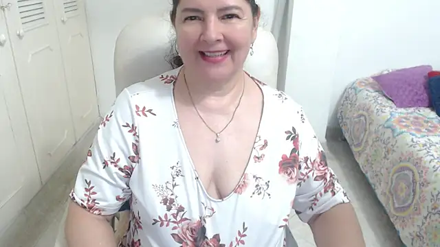 leonela_69 webcam
