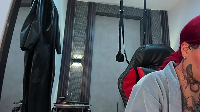 selene_red_ webcam