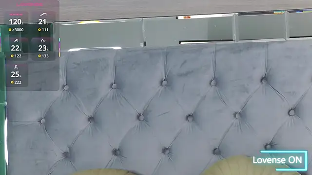 Lorehottie webcam