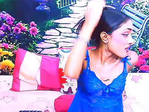 IndianPretty14u2Luv webcam