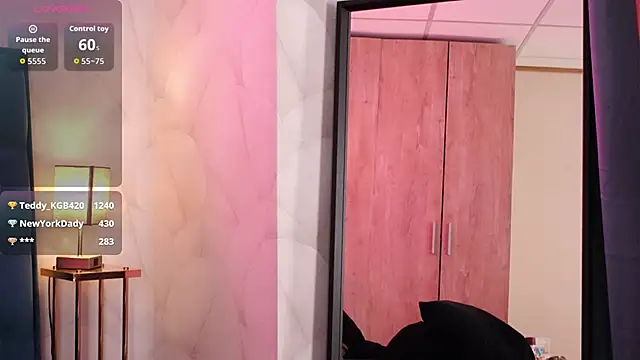 NicoleeNash webcam