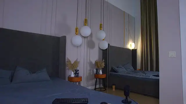 TrishaPons webcam