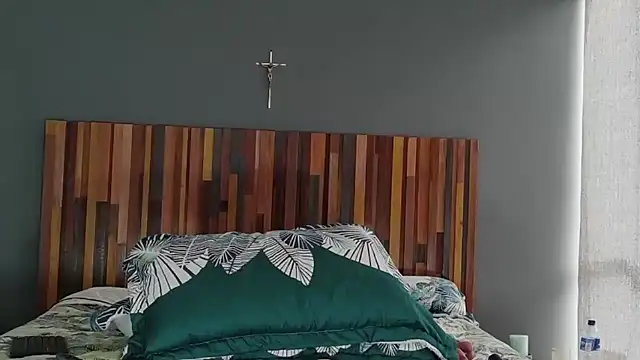 LauraaPeachh1 webcam