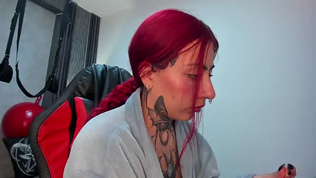 selene_red_ webcam
