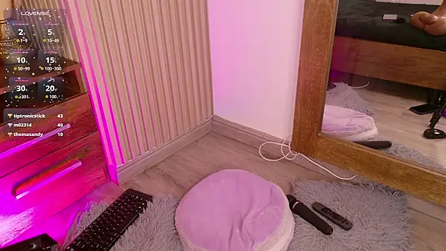 lara_curly webcam