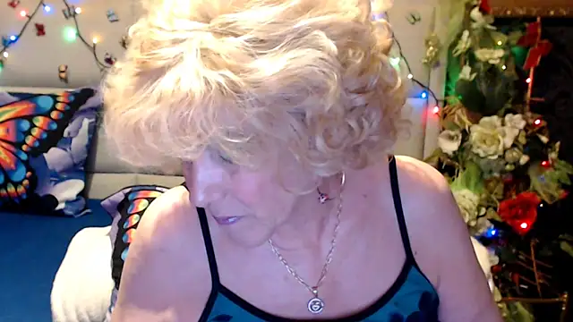 HappyWomanOn webcam