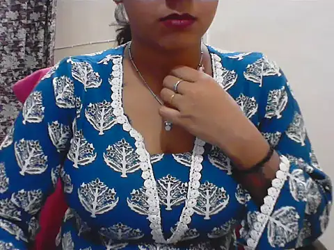 LovingPihu webcam