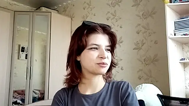 LowkeyIndigo webcam