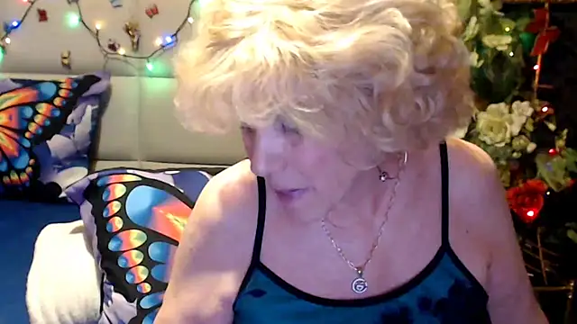 HappyWomanOn webcam