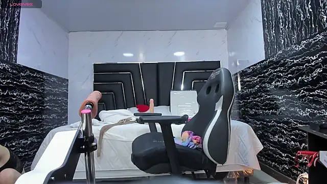 Ladyy_Scarlett webcam