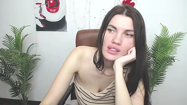MilaLoona webcam