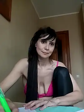 Webcam Model (Francenia_lolis)  is live.Free join now!