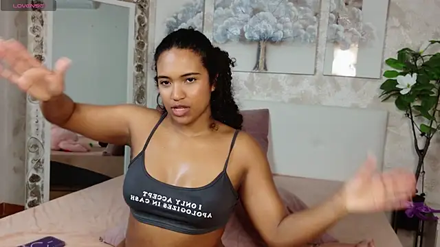 MilaTeenX webcam