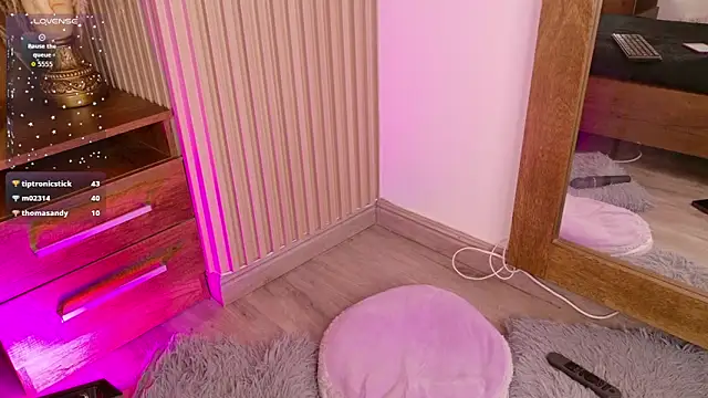 lara_curly webcam