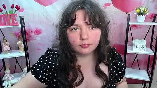 NeonilaLisova webcam