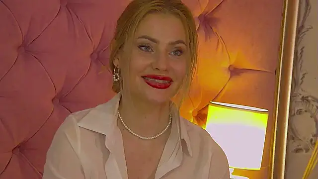 MisshaNight webcam
