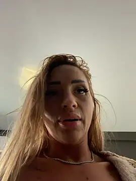 LovingBlondie webcam