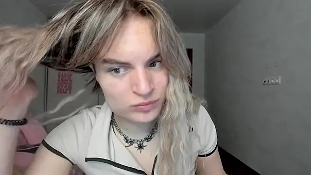 milliKira006 webcam