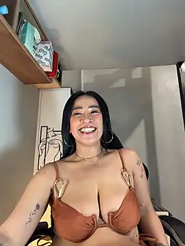 AsianMilfSheryl webcam