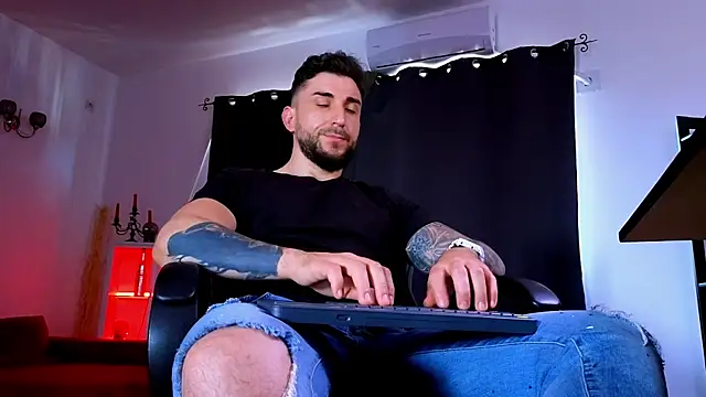 MightyAaron66 webcam