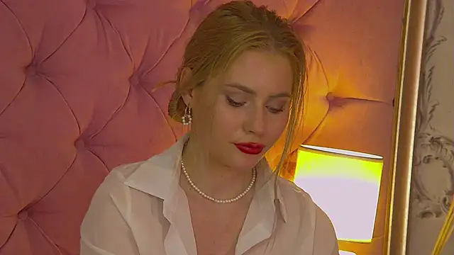 MisshaNight webcam
