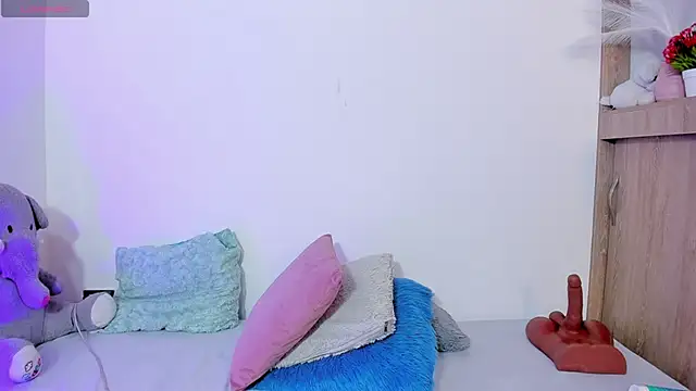 TianaGlow44 webcam