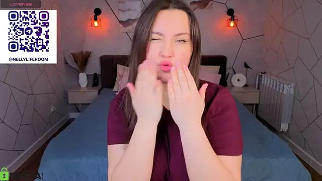 Nelie_Evans webcam